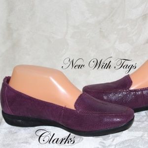 NWT CLARKS "Haydn Gloss" Leather Loafers